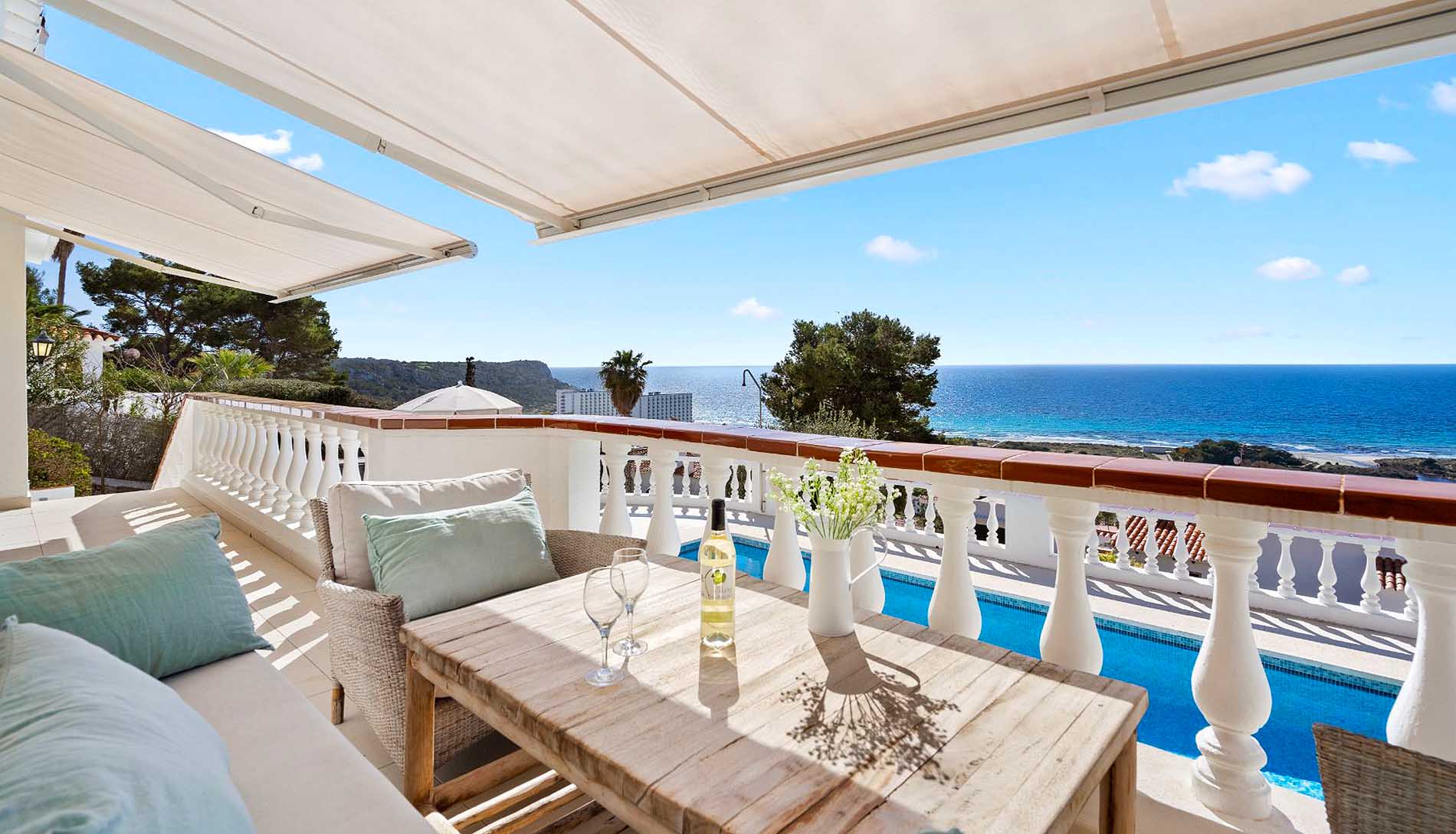 Villa côtière avec vue fantastique sur la mer à Son Bou.