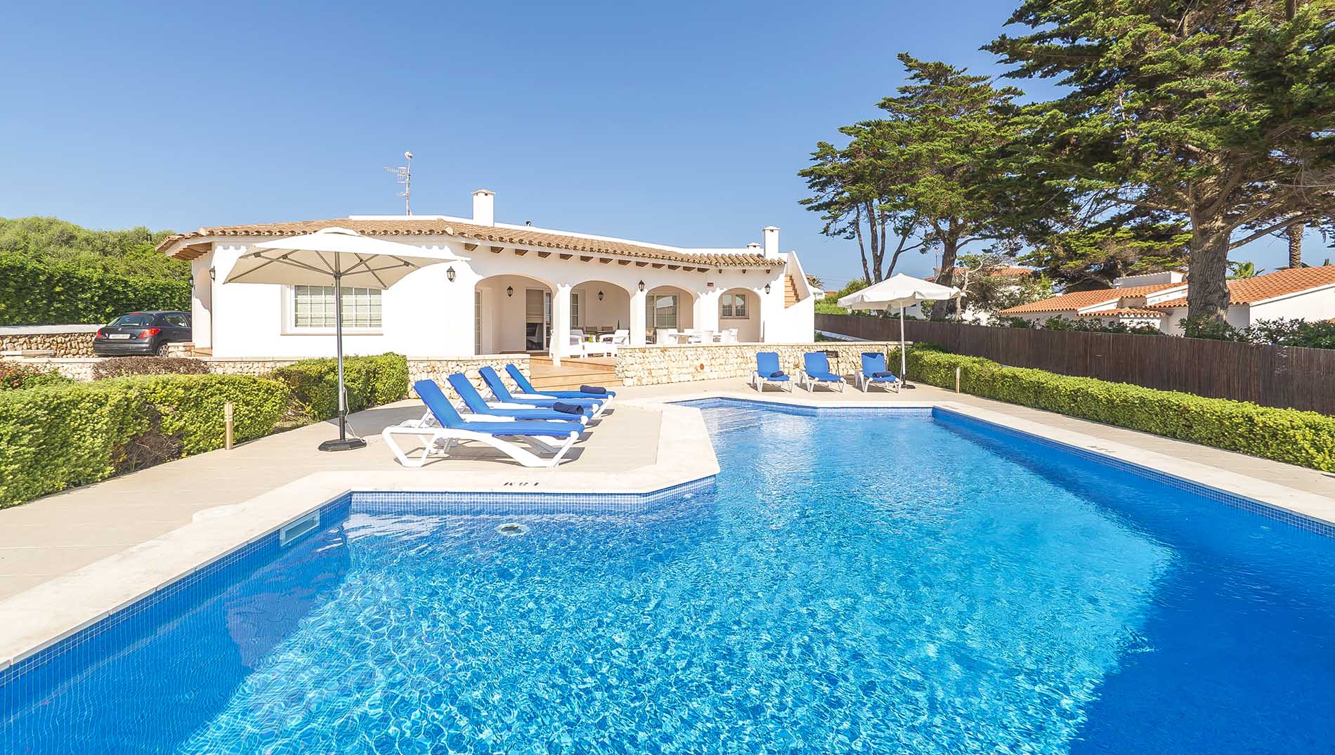 Villas avec piscine à Punta Prima