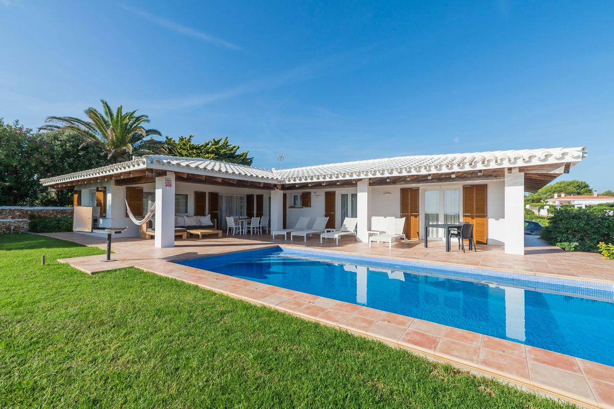 Villas avec piscine à Binidali