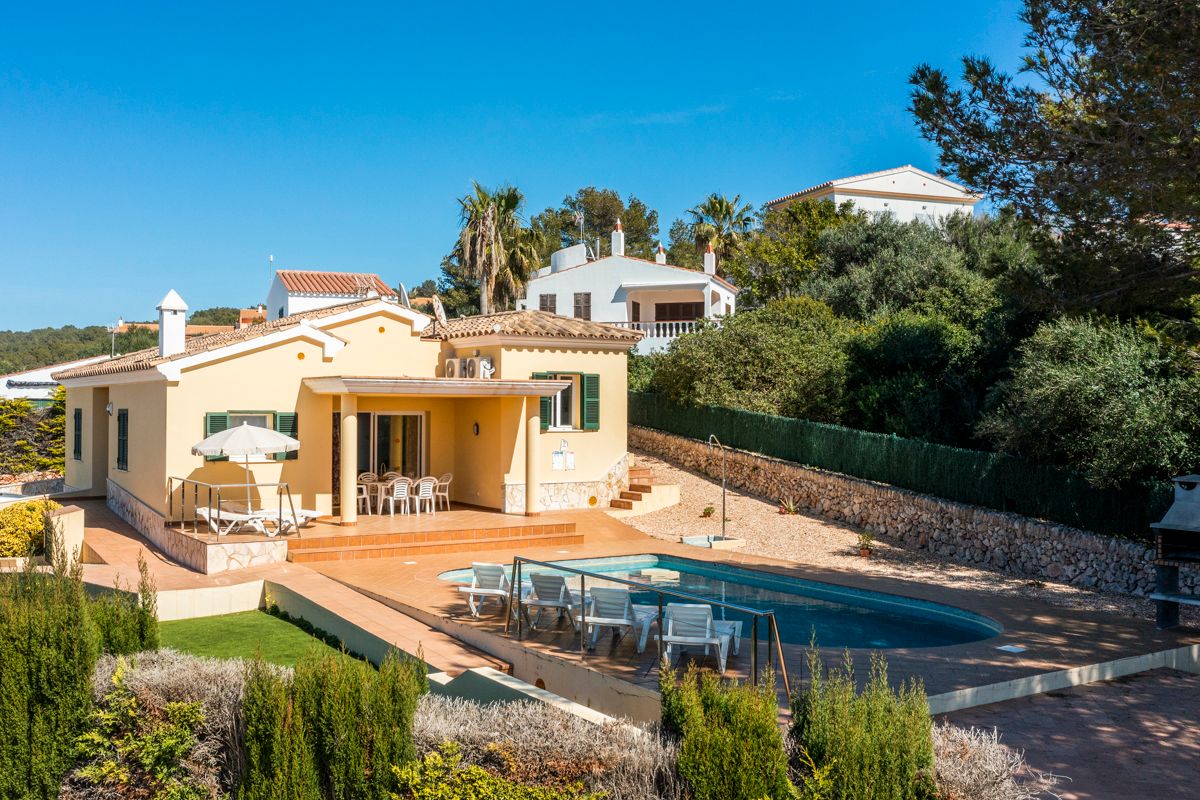 La Casa Giebell, située à Son Bou, est une villa confortable et reposante, idéale pour les familles souhaitant se détendre et passer d'agréables moments ensemble.